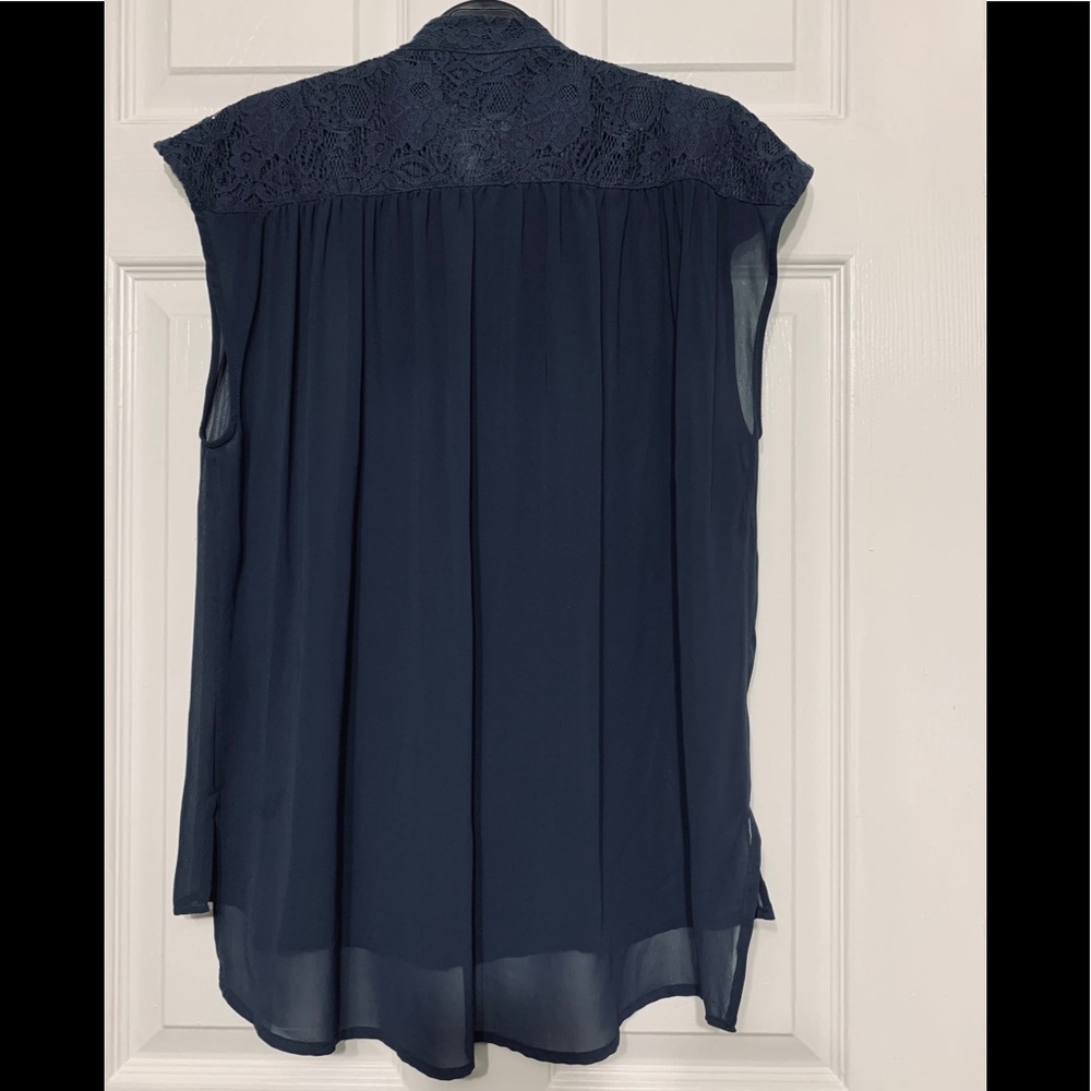 Simply Vera Vera Wang blue sheer lace blouse sz M - Picture 2 of 3